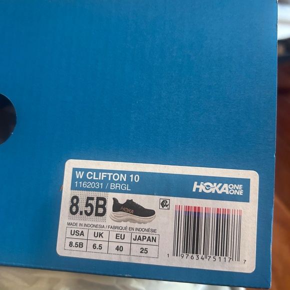 Like new Hoka W Clifton 10 size 8.5 - Picture 2 of 5